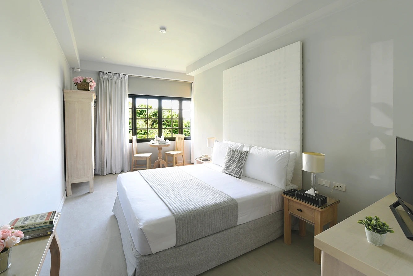 DELUXE ROOM